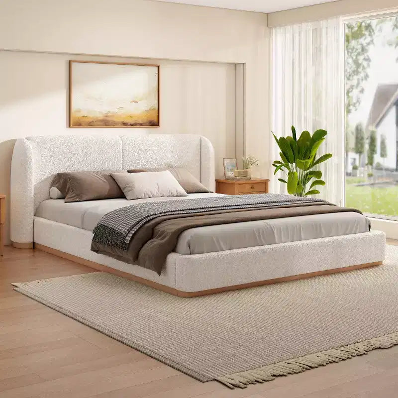 Lit moderne Vira en hévéa avec tête de lit capitonnée en tissu bouclette et oreilles