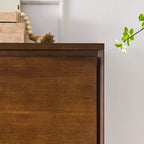 Buffet moderne Suches 2 portes au fini grain de bois avec trous de sortie de câbles