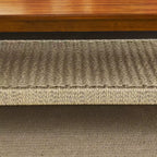 Table basse Ramsay Mid-Century Modern en hévéa avec étagère en rotin tressé